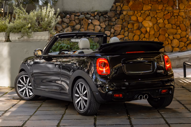 MINI Cooper Preto conversível em Gramado — foto 2